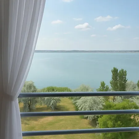 Mamaia Lake Residence